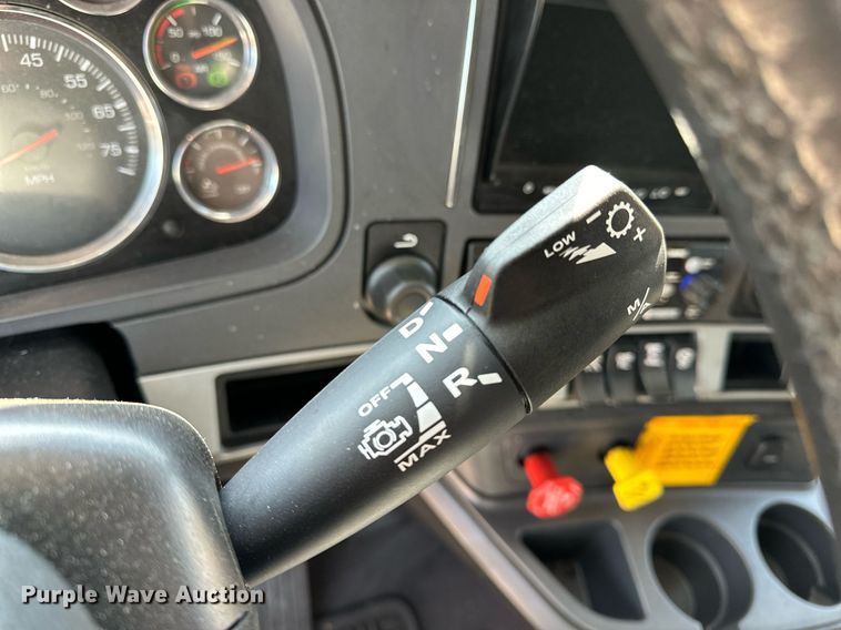 image for item EQ2169 2022 Kenworth  T680 semi truck