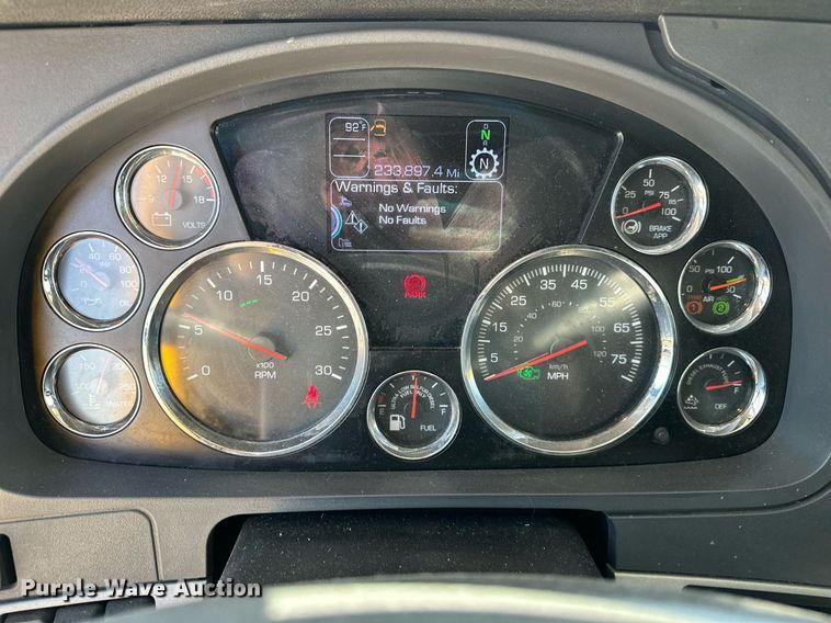 image for item EQ2169 2022 Kenworth  T680 semi truck