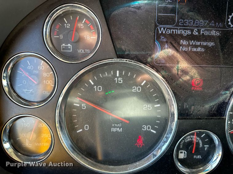 image for item EQ2169 2022 Kenworth  T680 semi truck