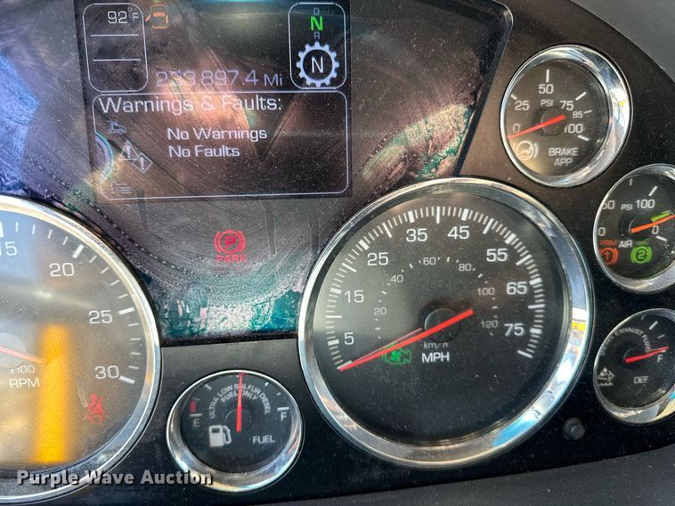 image for item EQ2169 2022 Kenworth  T680 semi truck