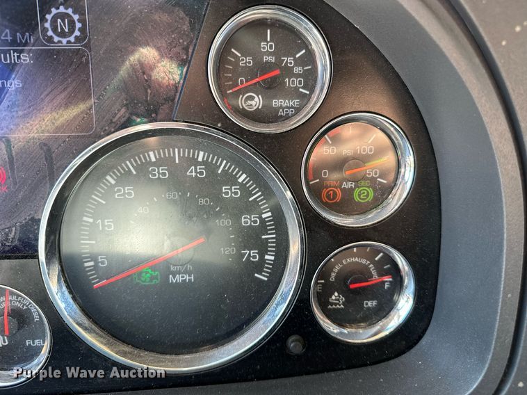 image for item EQ2169 2022 Kenworth  T680 semi truck