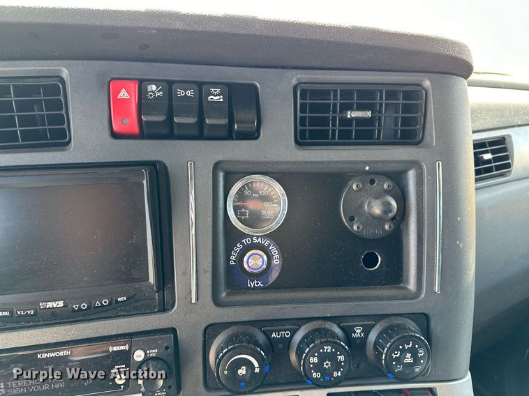 image for item EQ2169 2022 Kenworth  T680 semi truck