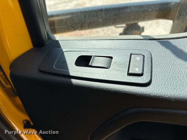 image for item EQ2169 2022 Kenworth  T680 semi truck