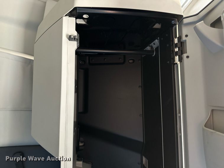 image for item EQ2169 2022 Kenworth  T680 semi truck