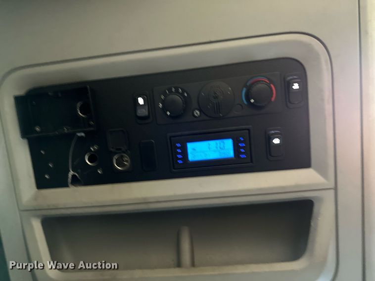 image for item EQ2169 2022 Kenworth  T680 semi truck