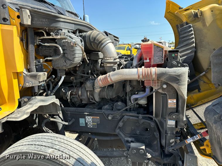 image for item EQ2169 2022 Kenworth  T680 semi truck