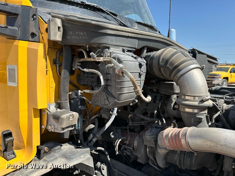 image for item EQ2169 2022 Kenworth  T680 semi truck