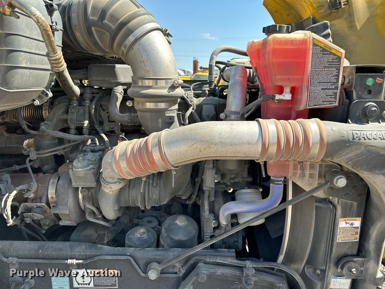 image for item EQ2169 2022 Kenworth  T680 semi truck