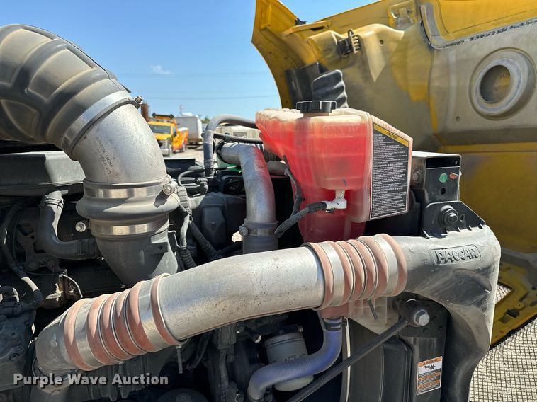 image for item EQ2169 2022 Kenworth  T680 semi truck