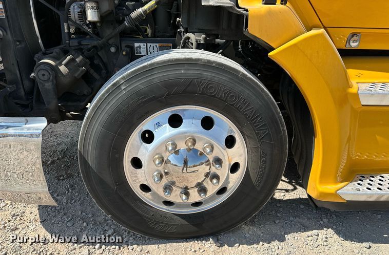 image for item EQ2169 2022 Kenworth  T680 semi truck