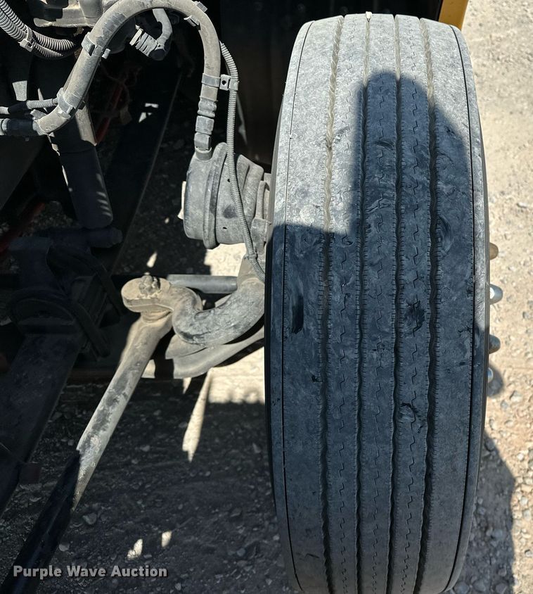 image for item EQ2169 2022 Kenworth  T680 semi truck