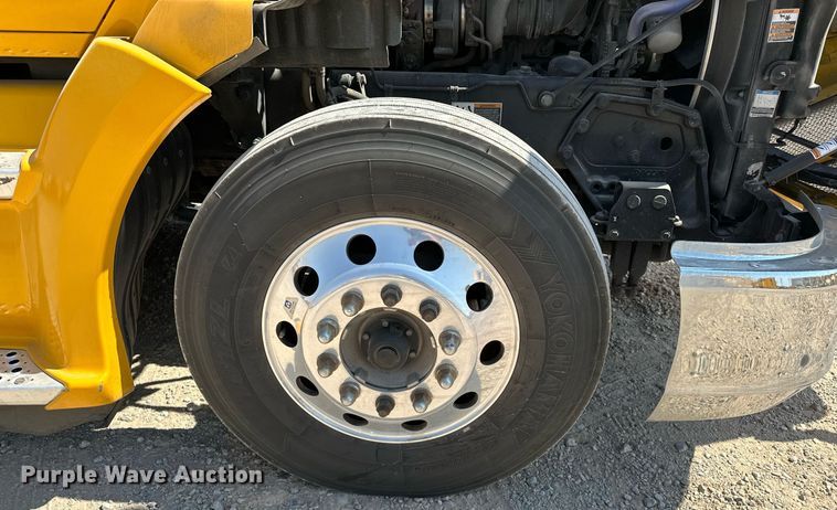 image for item EQ2169 2022 Kenworth  T680 semi truck