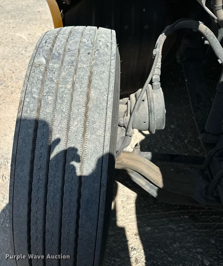 image for item EQ2169 2022 Kenworth  T680 semi truck