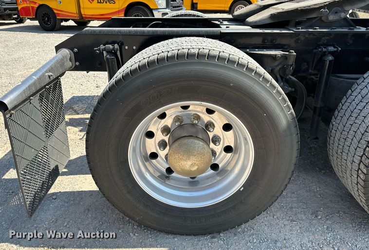 image for item EQ2169 2022 Kenworth  T680 semi truck