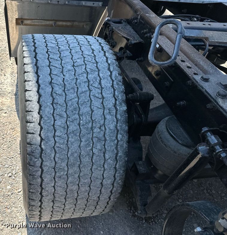 image for item EQ2169 2022 Kenworth  T680 semi truck