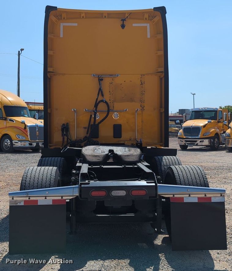 image for item EQ2171 2022 Kenworth  T680 semi truck
