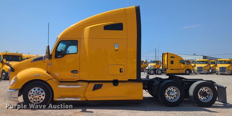 image for item EQ2171 2022 Kenworth  T680 semi truck
