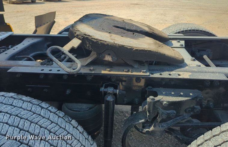 image for item EQ2171 2022 Kenworth  T680 semi truck