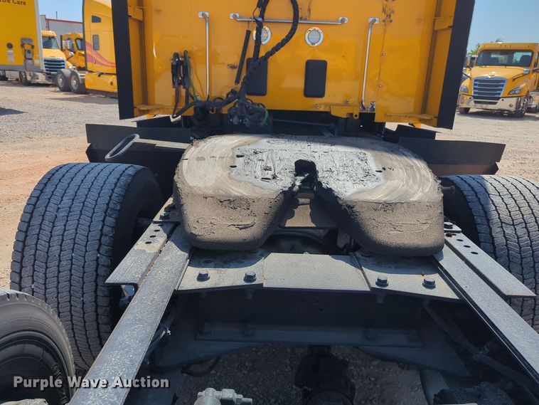 image for item EQ2171 2022 Kenworth  T680 semi truck