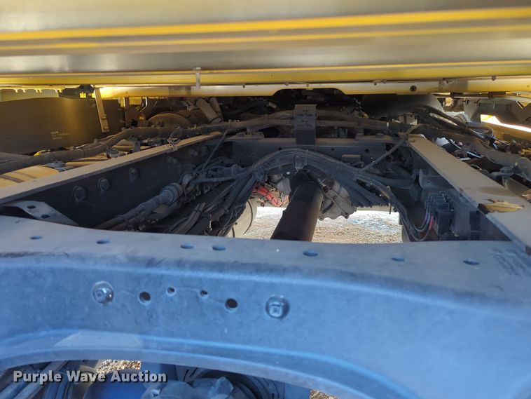 image for item EQ2171 2022 Kenworth  T680 semi truck