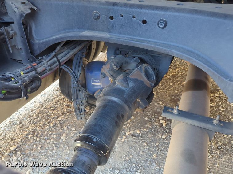 image for item EQ2171 2022 Kenworth  T680 semi truck