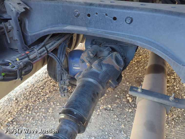 image for item EQ2171 2022 Kenworth  T680 semi truck