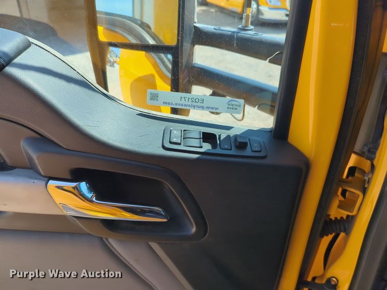 image for item EQ2171 2022 Kenworth  T680 semi truck