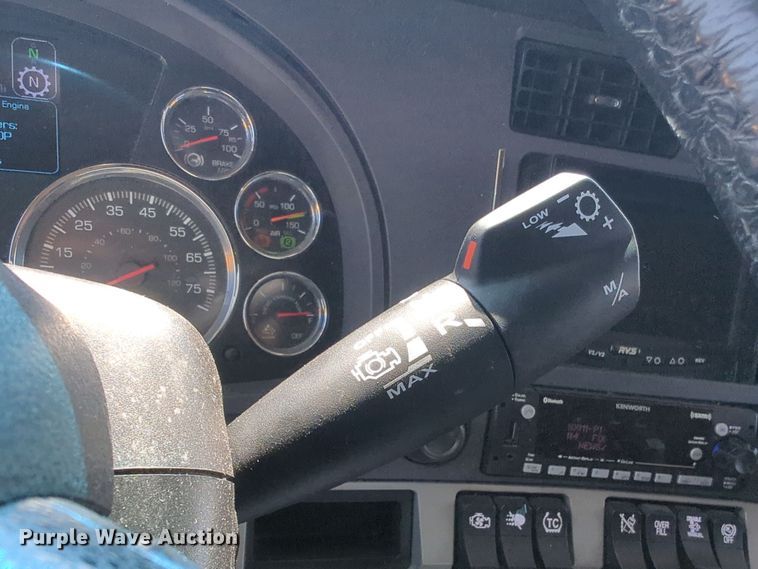 image for item EQ2171 2022 Kenworth  T680 semi truck