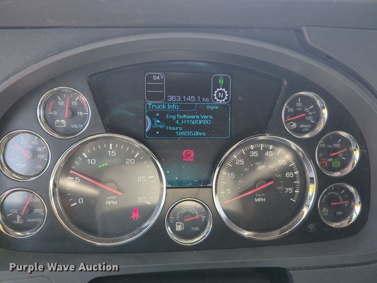 image for item EQ2171 2022 Kenworth  T680 semi truck