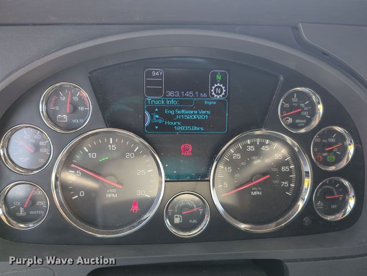 image for item EQ2171 2022 Kenworth  T680 semi truck