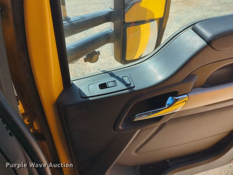 image for item EQ2171 2022 Kenworth  T680 semi truck