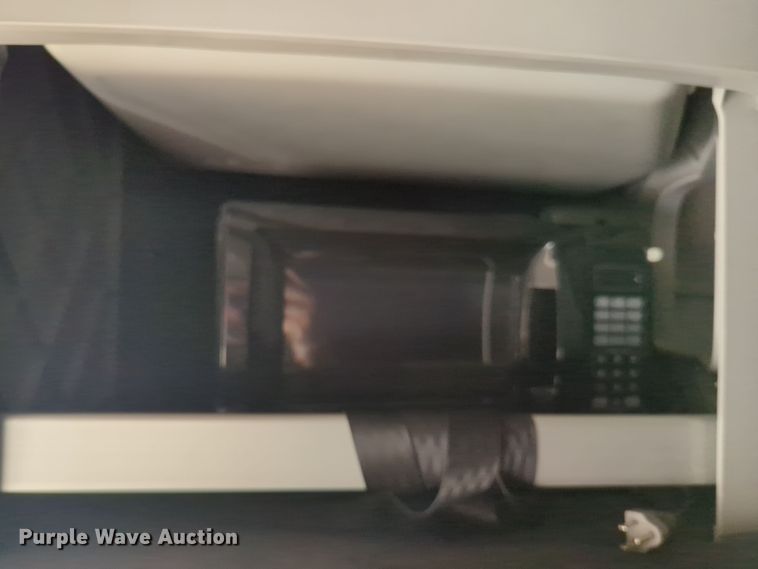 image for item EQ2171 2022 Kenworth  T680 semi truck