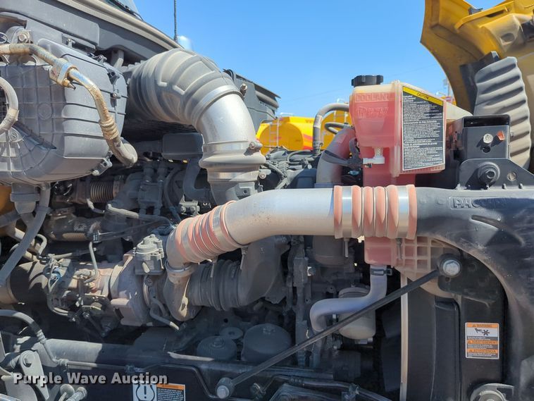 image for item EQ2171 2022 Kenworth  T680 semi truck