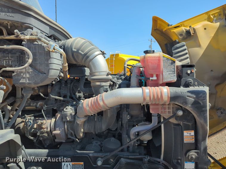 image for item EQ2171 2022 Kenworth  T680 semi truck