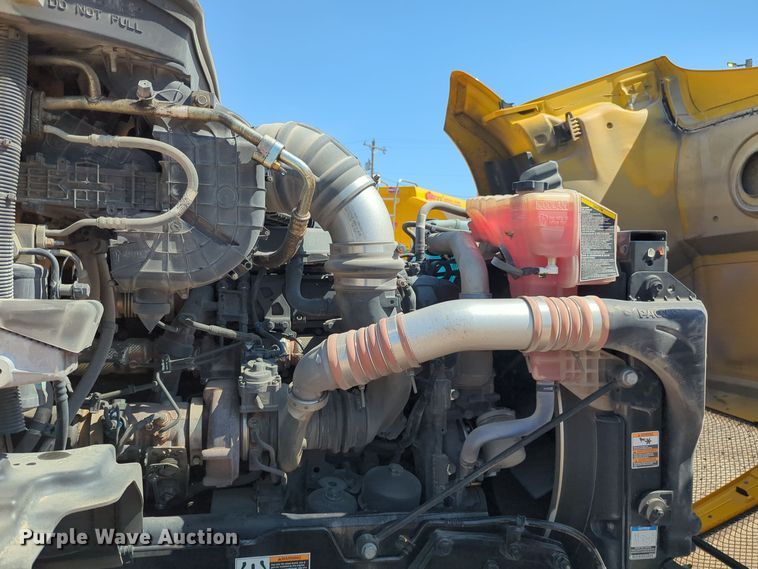 image for item EQ2171 2022 Kenworth  T680 semi truck