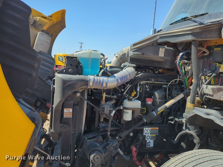 image for item EQ2171 2022 Kenworth  T680 semi truck