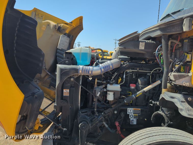 image for item EQ2171 2022 Kenworth  T680 semi truck