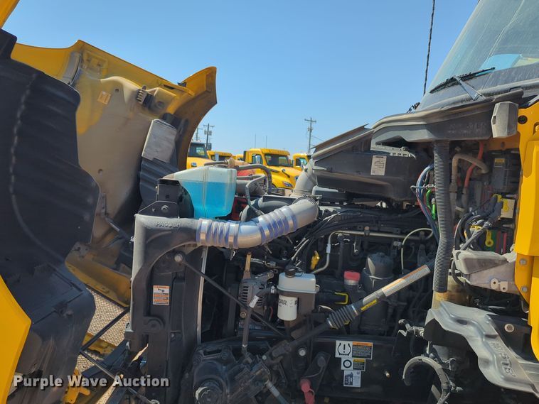 image for item EQ2171 2022 Kenworth  T680 semi truck