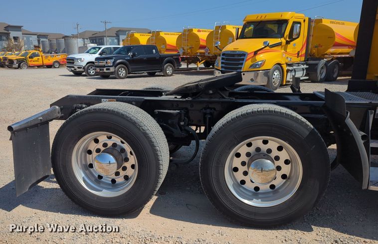 image for item EQ2171 2022 Kenworth  T680 semi truck