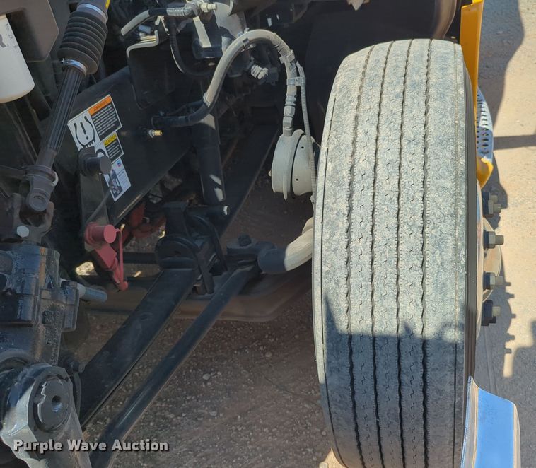 image for item EQ2171 2022 Kenworth  T680 semi truck