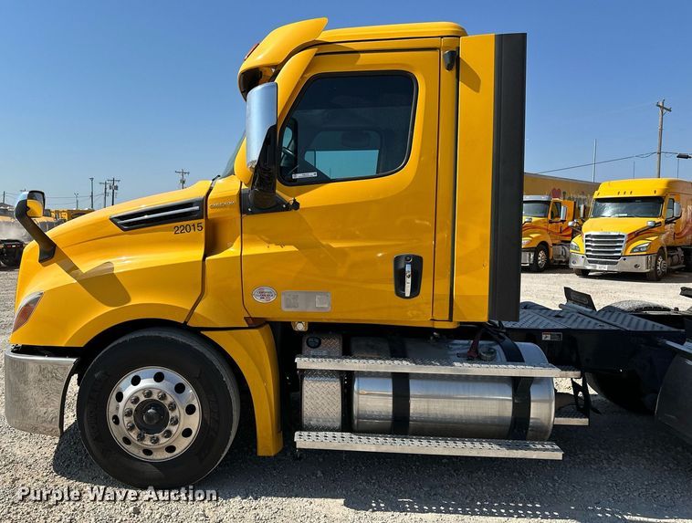 image for item EQ2173 2022 Freightliner  Cascadia 126 semi truck