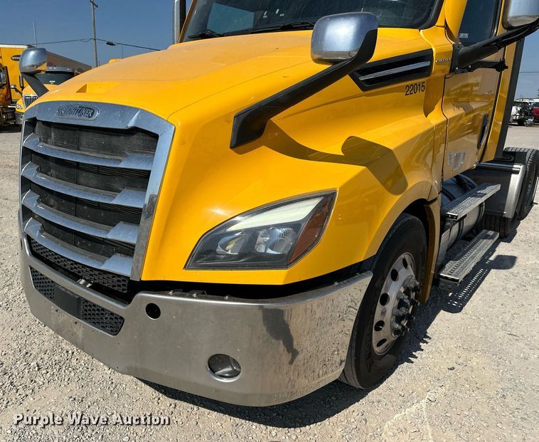 image for item EQ2173 2022 Freightliner  Cascadia 126 semi truck