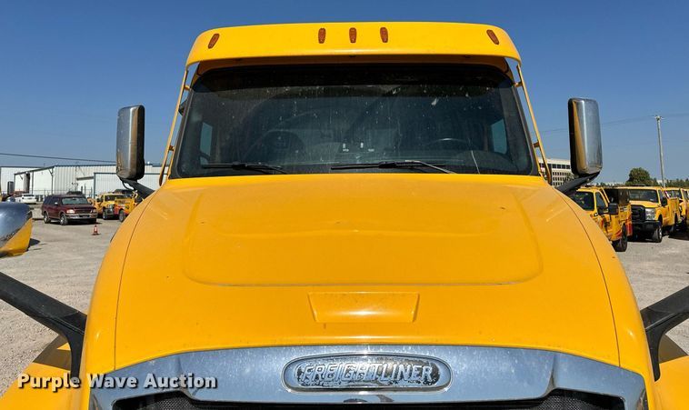 image for item EQ2173 2022 Freightliner  Cascadia 126 semi truck