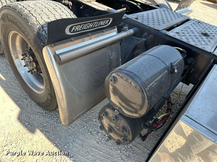 image for item EQ2173 2022 Freightliner  Cascadia 126 semi truck