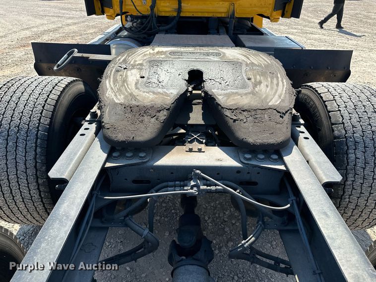 image for item EQ2173 2022 Freightliner  Cascadia 126 semi truck