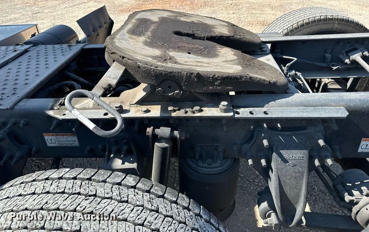 image for item EQ2173 2022 Freightliner  Cascadia 126 semi truck