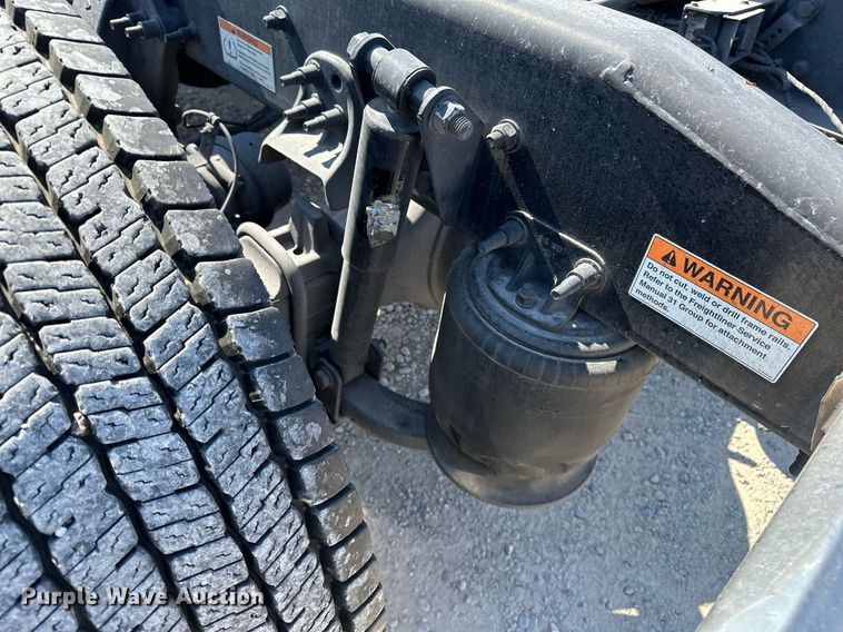 image for item EQ2173 2022 Freightliner  Cascadia 126 semi truck