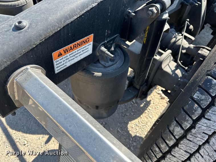 image for item EQ2173 2022 Freightliner  Cascadia 126 semi truck