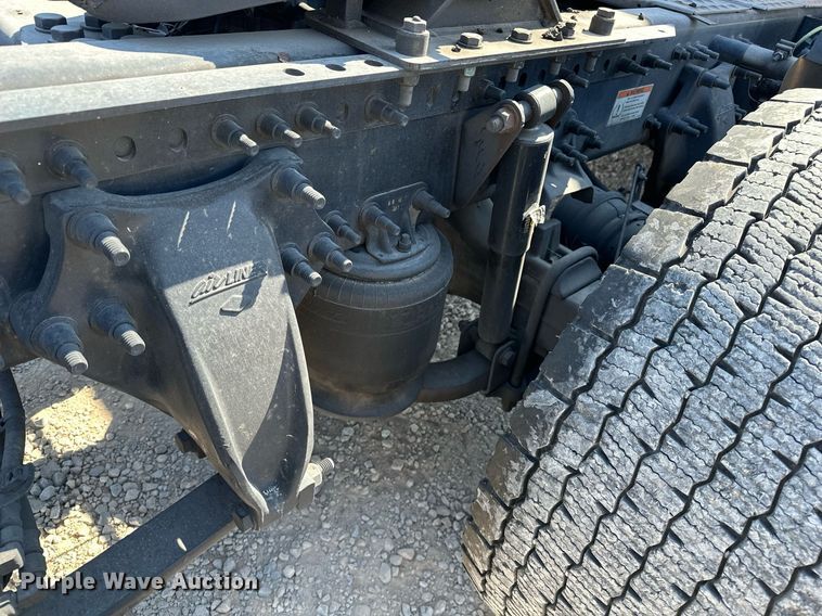 image for item EQ2173 2022 Freightliner  Cascadia 126 semi truck