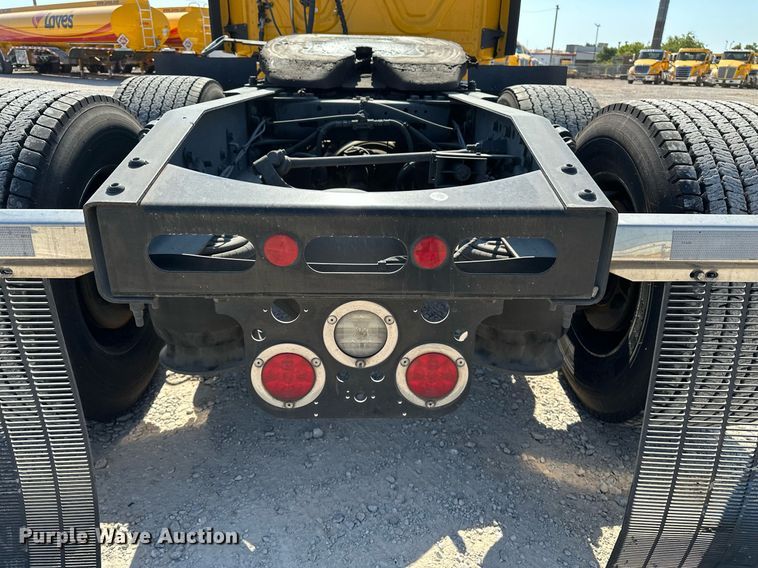 image for item EQ2173 2022 Freightliner  Cascadia 126 semi truck